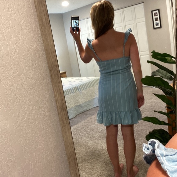 Sadie & Sage blue chambray dress with ruffle straps size 6 / medium - Picture 4 of 5
